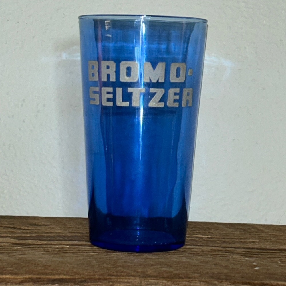 Vintage 1940s Bromo-Seltzer glass‎